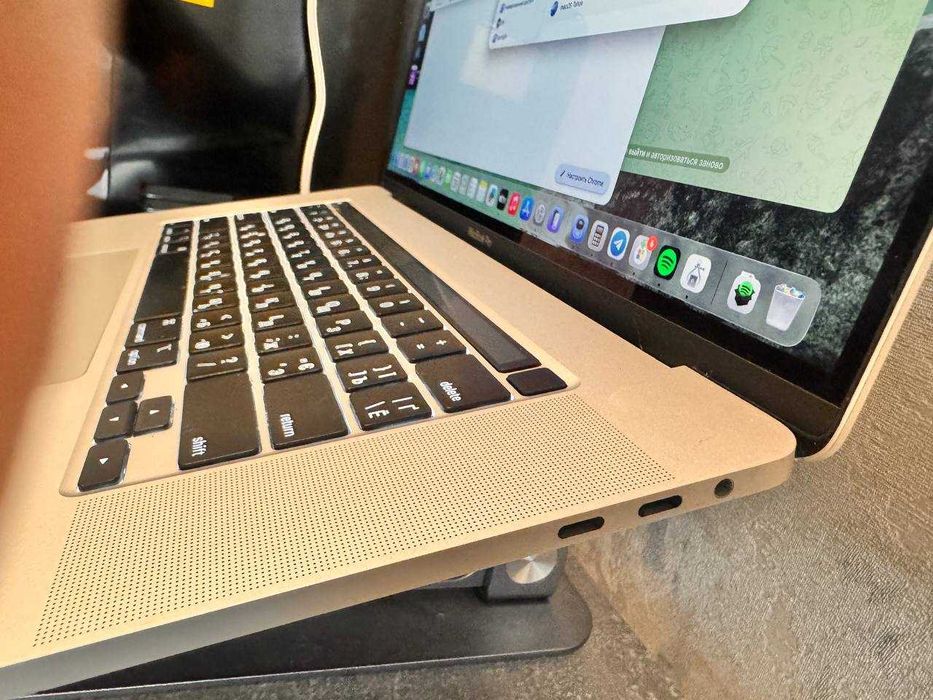 Apple MacBook Pro 16″ i9 16gb 1TBssd