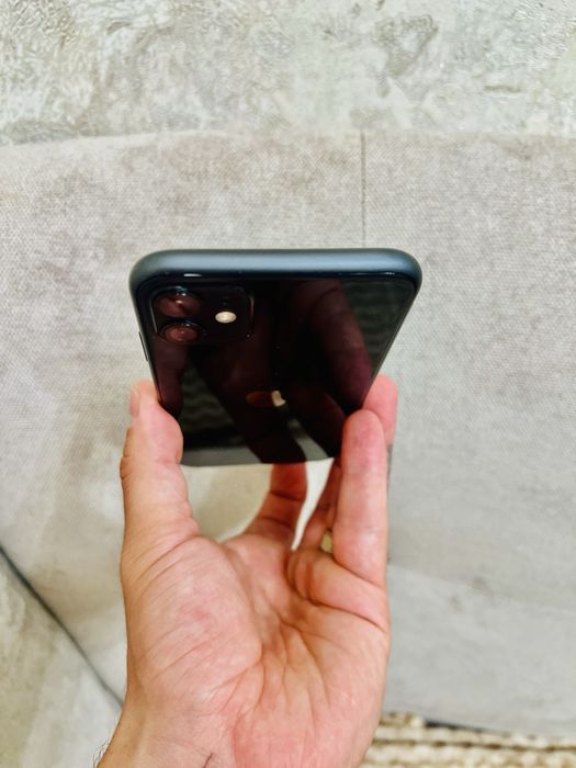 Продам телефон Apple iPhone 11 64GB