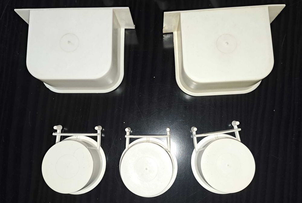 Recipientes/bebedouros para gaiolas pequenas