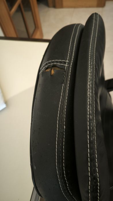 Cadeira de Escritório / Secretária Preta (Para Peças ou Uso Baixo)