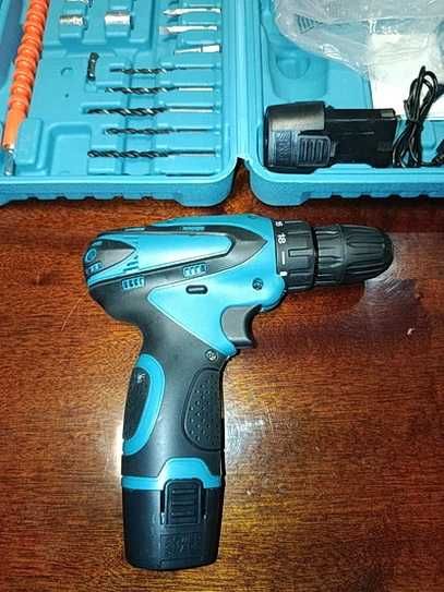 Аккумуляторный шуруповёрт дрель 12V с кейсом и набором 2 аккумулятора