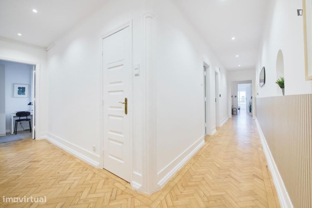 Quarto - localizado em Entrecampos Lisbon