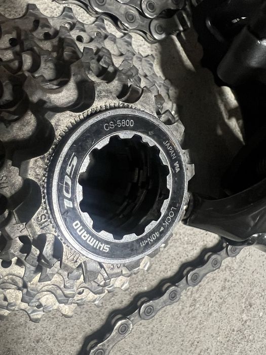 Desviador Ultegra 11v e cassete 105