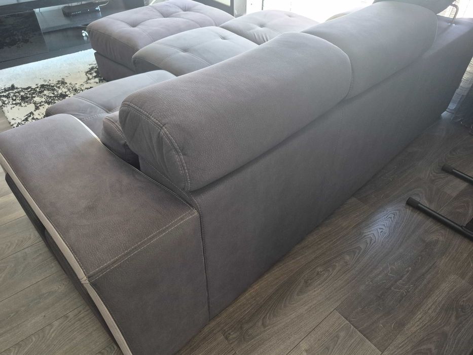 Sofá com puff chaiselongue