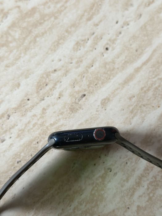Apple Watch Series 7 / 45 mm / GPS + Cellular
