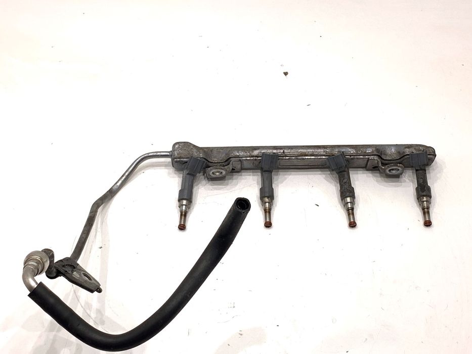 LISTWA WTRYSKOWA  Z WTRYSKAMI TOYOTA COROLLA E21 23250-0T110 1.8 98KM
