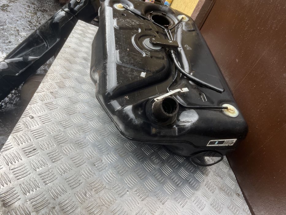 Бак бензобак 96 год Cadillac Seville