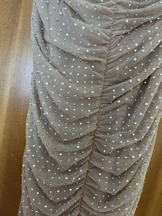 Vestido cor de rosa brilhante