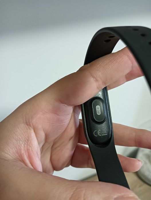 Smart Band BERG – Funcional (Com Marcas de Uso)
