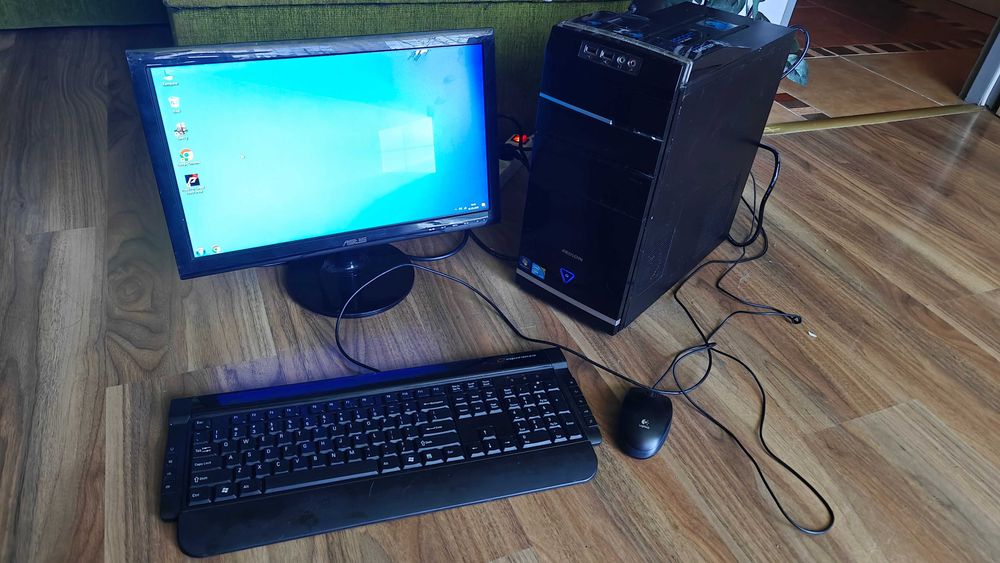 Komputer PC z Monitorem, cały zestaw.