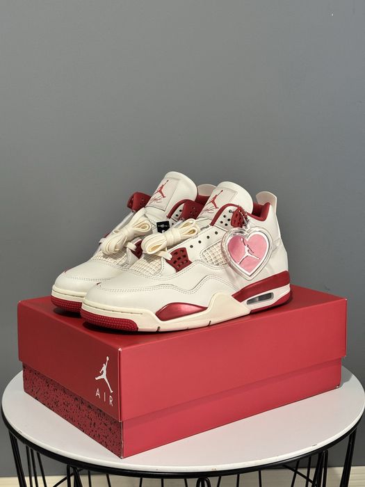 Air Jordan 4 Retro "Valentine's Day"