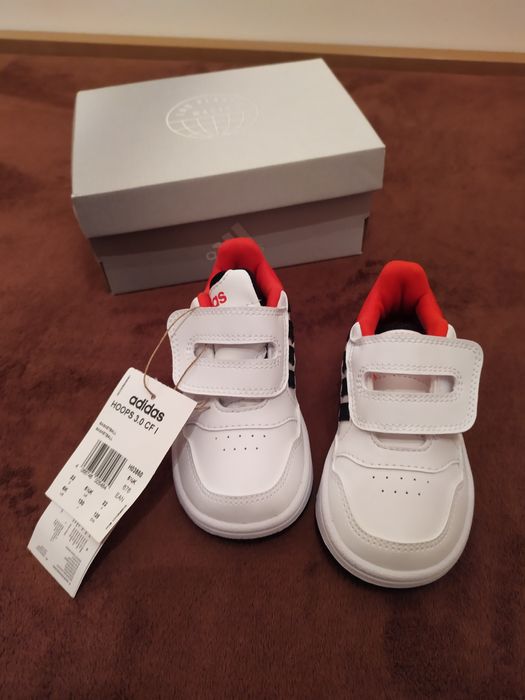 Vendo sapatilhas adidas de criança n.22