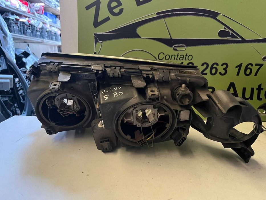 Volvo S80 - Farol Direito - FF094