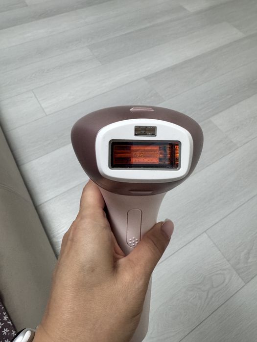 Philips Lumea IPL 9900 Series (BRI973 / BRI977)