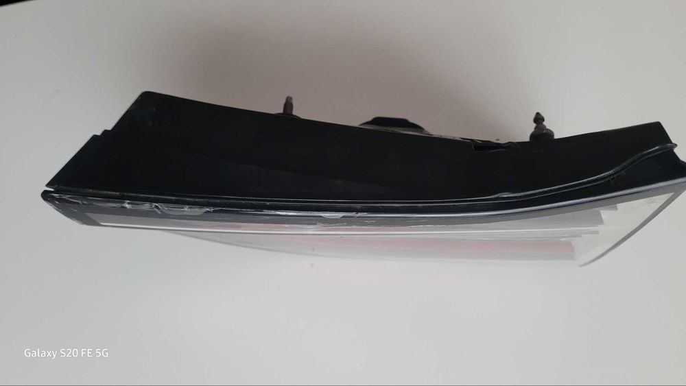 задние фонари в крыло и ляду на Tesla model Y 2024г