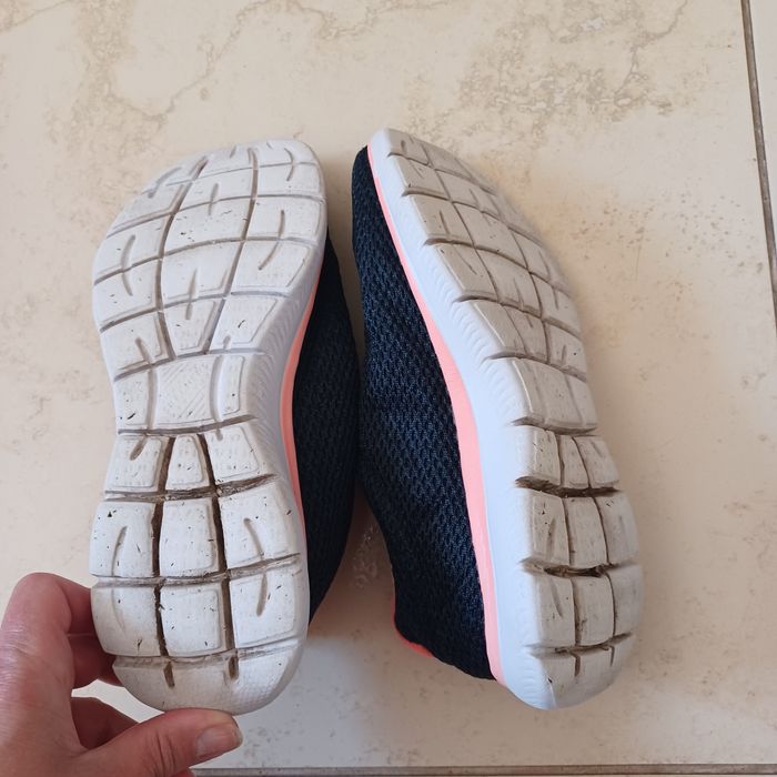 Buty firmy Skechers memory foam jak  nowe 39/26 cm/salon  379 zł