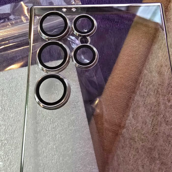 Etui twarde na Samsung S24 Ultra. Plecki przezroczysto srebrne. Nowe