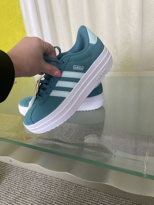 Кросівки adidas на весну нові