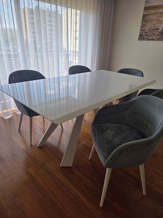 Sofá + mesa+cadeiras