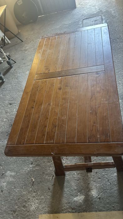 Mesa de Jantar em Madeira – Grande e Resistente