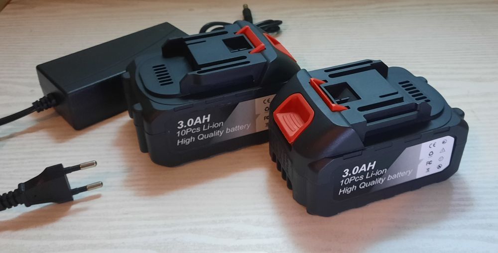 Dwie sztuki bateria 3Ah plus zasilacz pseudo Makita 18V