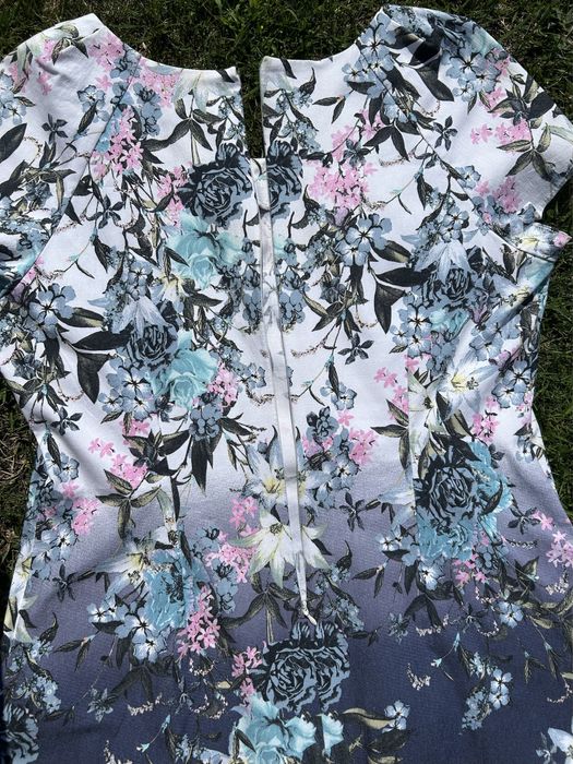 Sukienka w kwiaty r. 46