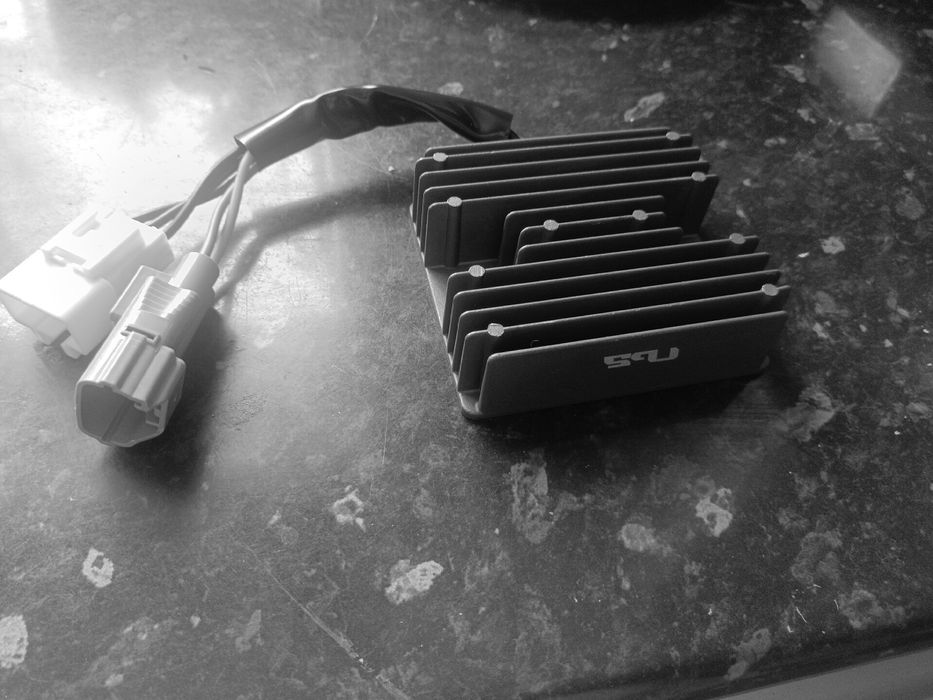 Retificador de corrente de Suzuki novo