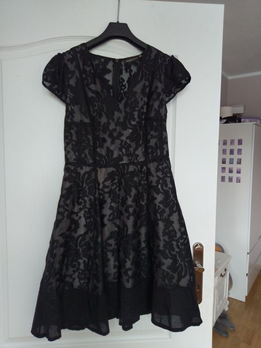 Elegancka sukienka M we wzory