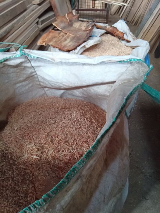 Стружка суха свіжа та тирса