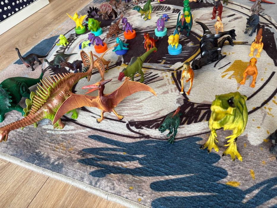 Bardzo duża kolekcja dinozaurów