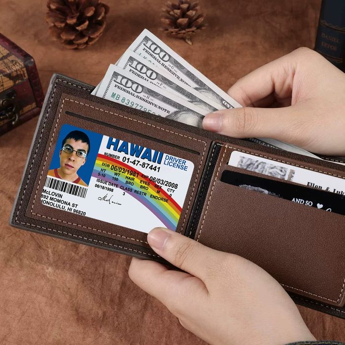 ОПЛАТА НА ПОШТІ, Сувенірні права Мактрахера, Mclovin id card