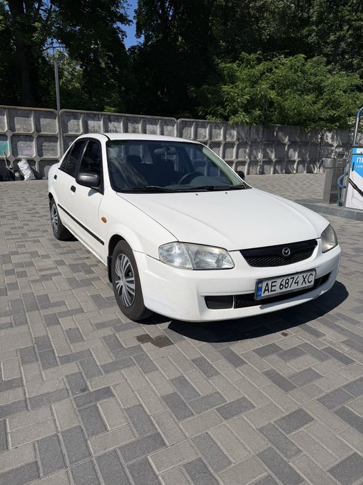Mazda 323 1999 року
