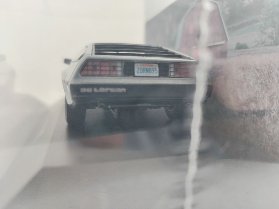 Miniatura DMC DeLorean 1/43