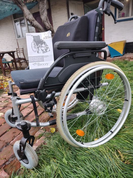 Інвалідний візок,крісло колісне Breezy Basix 2
