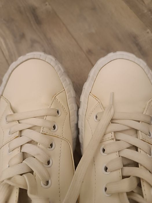 Кросовки белые fendi