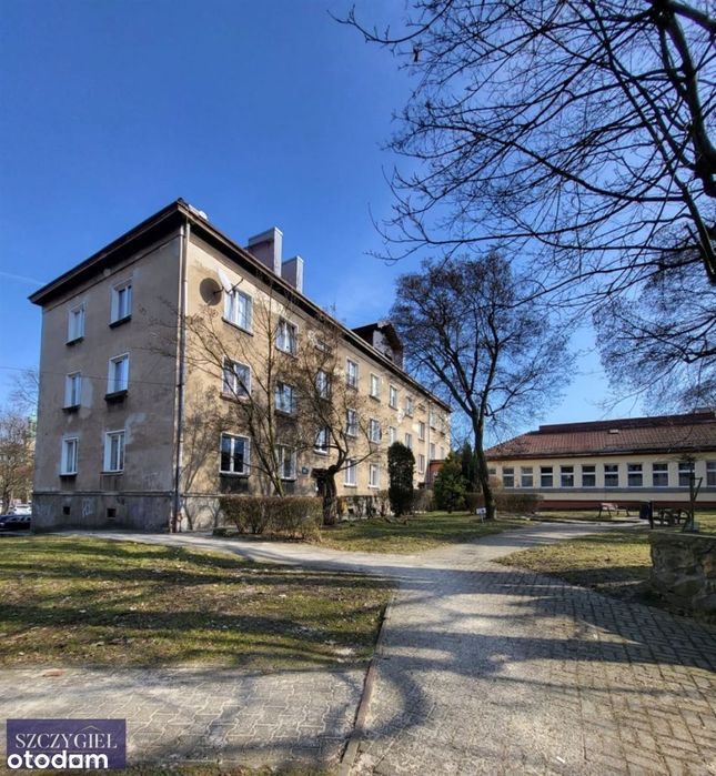 Tychy - 3 pokoje, duża kuchnia - balkon, 1 piętro!