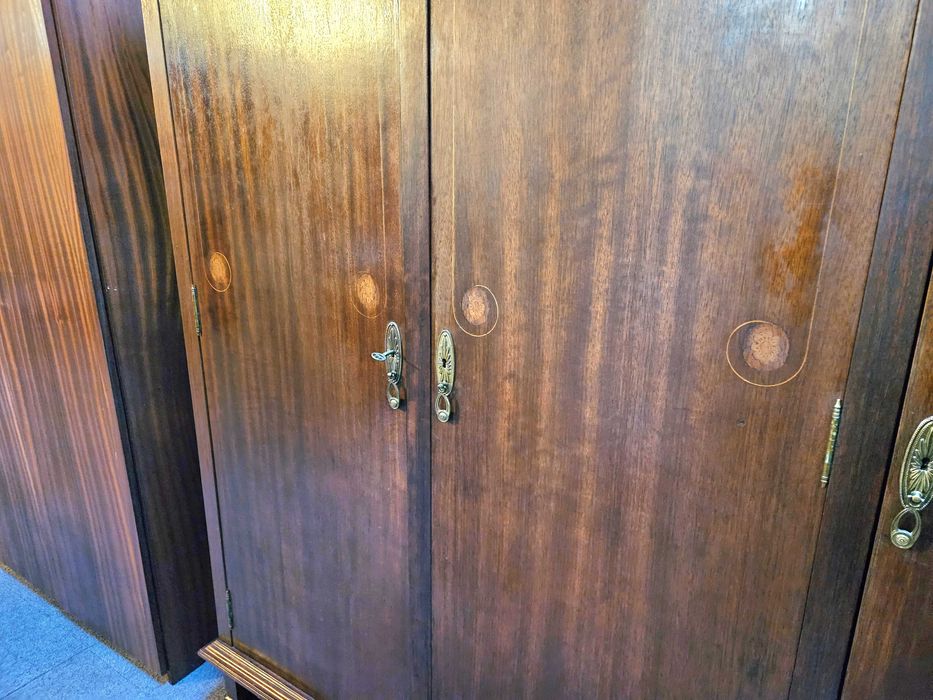 Excelente roupeiro de três portas - Muito bom estado geral