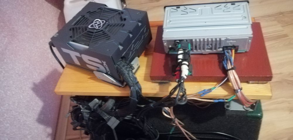 Sprzęt muzyczny z głośnikami