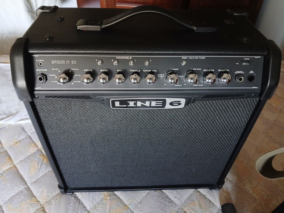 Guitarra PRS SE Custom+ amplificador Line 6  30 Watts