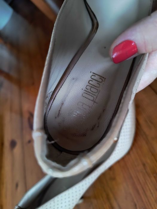 Szpilki Eksbut r. 37 beżowe, eleganckie Giną Piacci