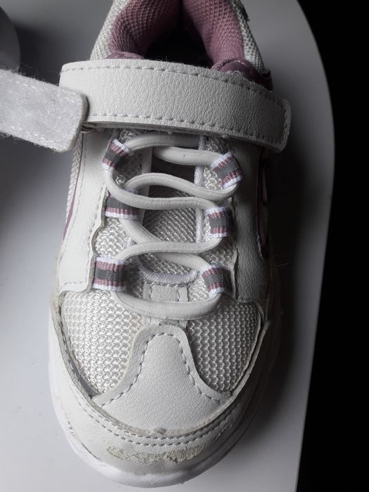 Детские кроссовки.