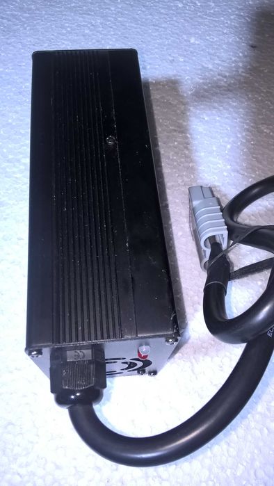 Зарядний пристрій 12в 20а    для літіевих ( LIFEPO-4) аккумуляторов .