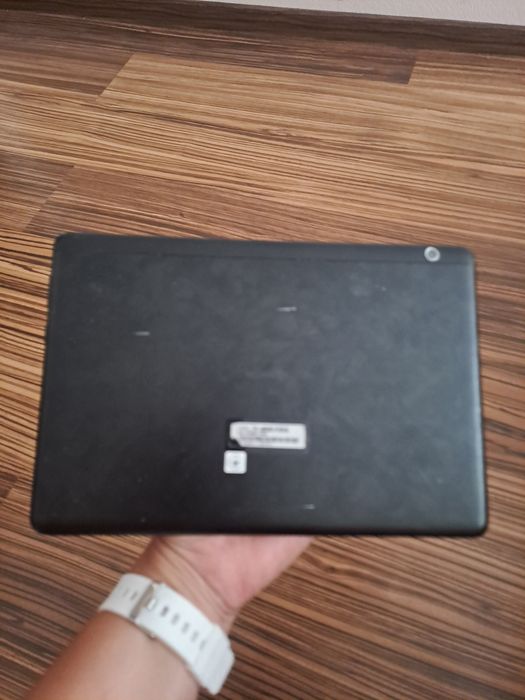 Huawei MediaPad T5  планшет 
Пише взаді