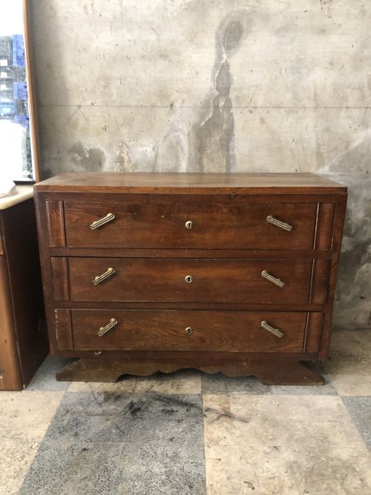 Movel com gavetas para desocupar