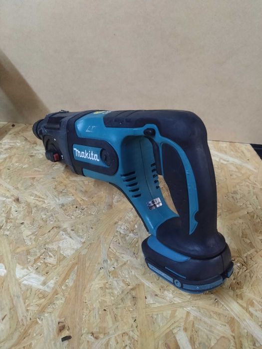 Młotowiertarka Makita DHR241