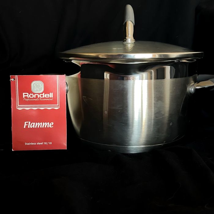 Нова каструля Röndell 2,3л