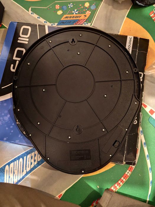 Alvo eletrônico com dardos da Decathlon