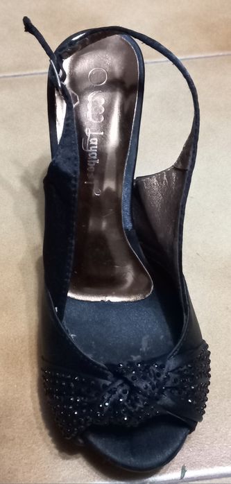 Sapatos de senhora praticamente novos