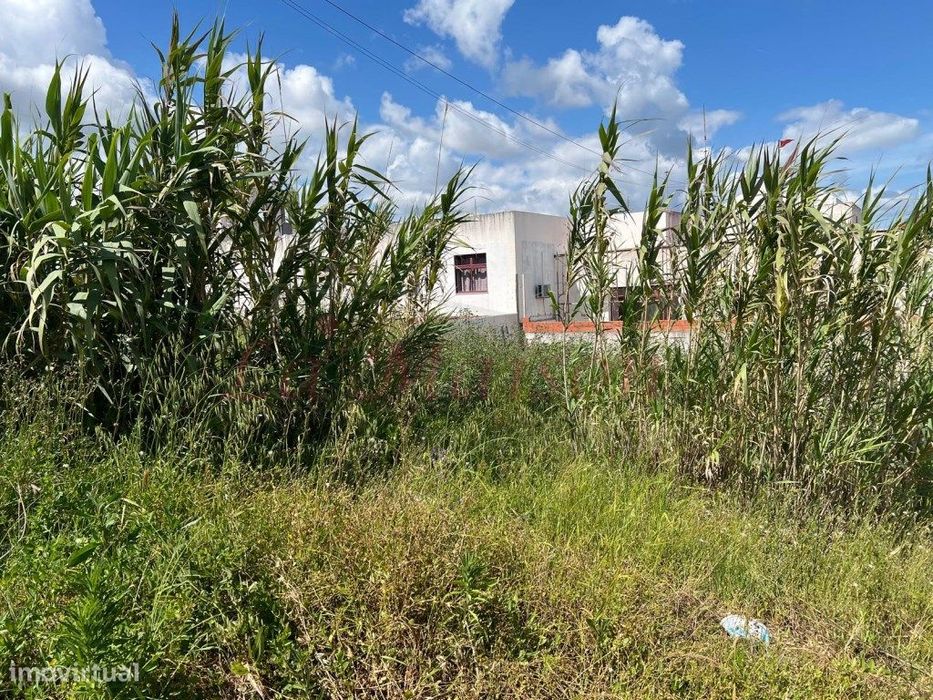 Plot of Land Measuring 200 m² in Alenquer