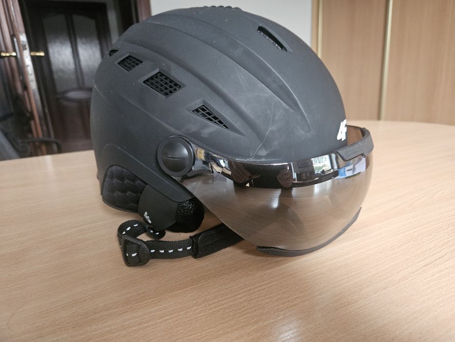 Kask narciarski 4F